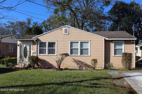 2169 College Cir N, Jacksonville, FL 32209