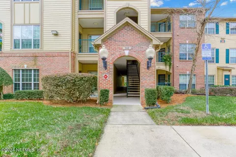 7800 Point Meadows Dr #533, Jacksonville, FL 32256