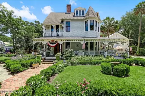 214 S 7th St, Fernandina Beach, FL 32034
