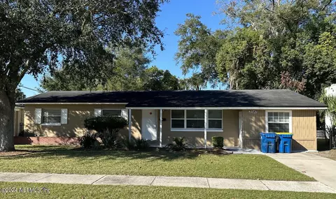 2540 Claro Dr, Jacksonville, FL 32211
