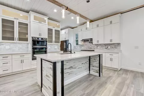 574 W River Rd, Palatka, FL 32177