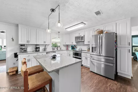 3997 Raintree Rd, Jacksonville, FL 32277