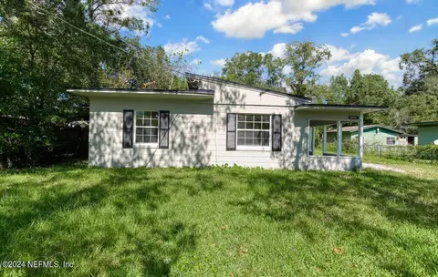 8241 Dickie Dr, Jacksonville, FL 32216