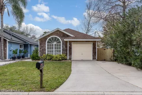 288 Main St, Atlantic Beach, FL 32233