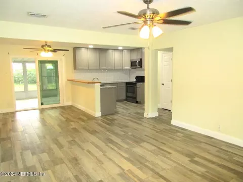 2947 Woodtop Dr, Jacksonville, FL 32277