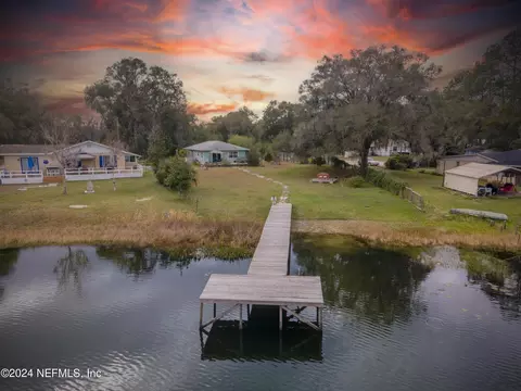 104 Seminole Dr, Interlachen, FL 32148