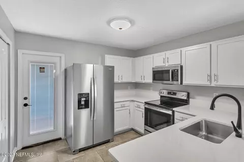 624 Briar Way Ln, Saint Johns, FL 32259