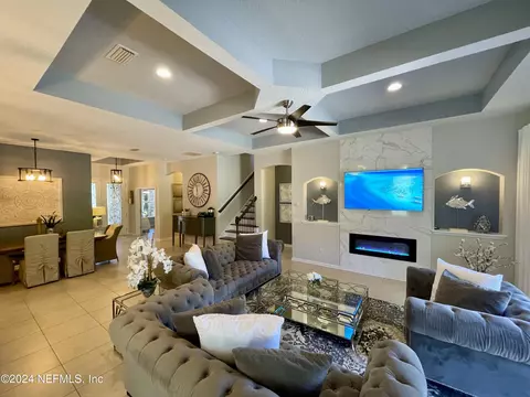 317 Hutchinson Ln, Saint Augustine, FL 32095