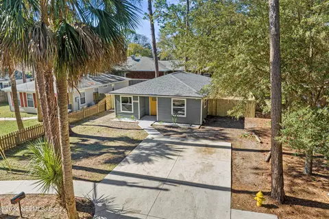 1690 Jordan St, Atlantic Beach, FL 32233