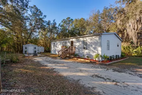 103 Lynnwood Ave, Interlachen, FL 32148