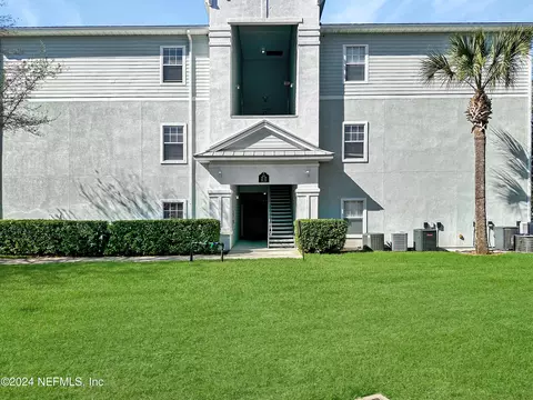 8215 Green Parrot Rd #201, Jacksonville, FL 32256
