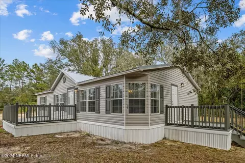 820 Selma Ave, Interlachen, FL 32148
