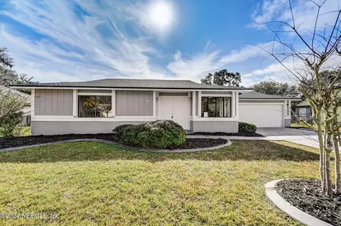 10 Blackthorn Ct, Palm Coast, FL 32137