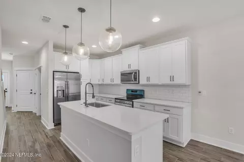 441 4th Ave N, Jacksonville Beach, FL 32250