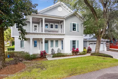 395 8th St, Atlantic Beach, FL 32233