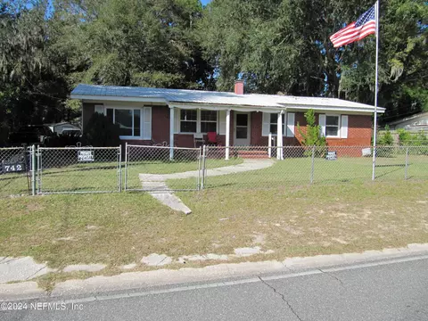 742 NW Ridgewood Ave, Lake City, FL 32055