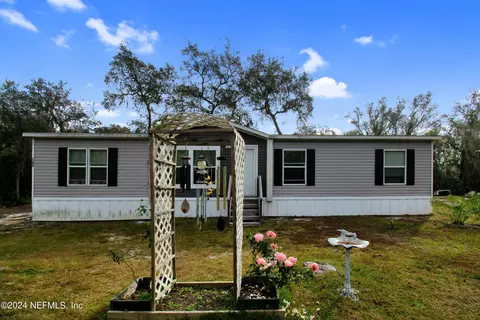 108 Pleasant Dr, Crescent City, FL 32112