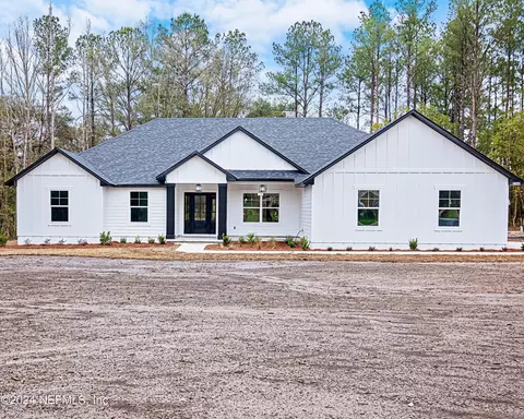 7399 Woodlawn Rd, Macclenny, FL 32063