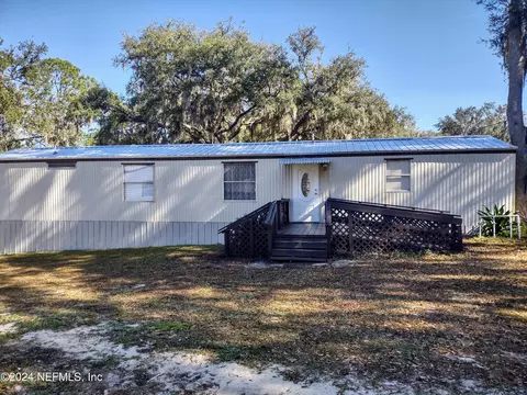 157 Silver Lake Dr, Hawthorne, FL 32640