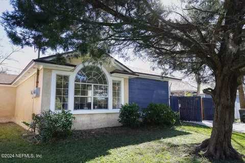 429 Camelia St, Atlantic Beach, FL 32233