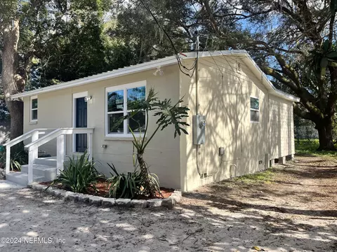 1821 Roselle Ave, Palatka, FL 32177