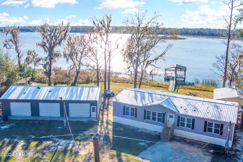 165 Walker Dr, Interlachen, FL 32148