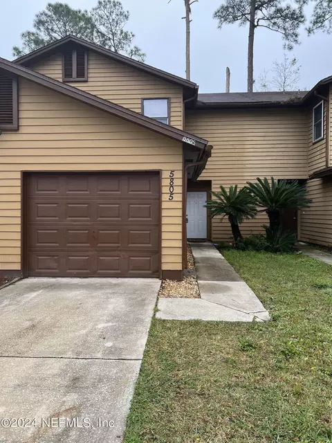 5805 Liska Dr, Jacksonville, FL 32244