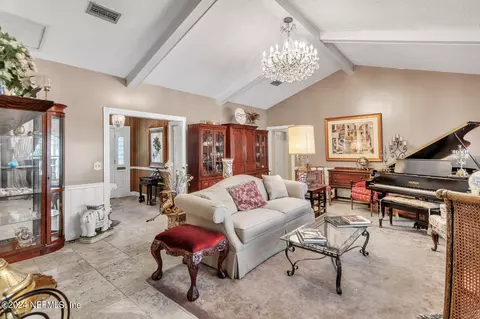 5053 Charlemagne Rd, Jacksonville, FL 32210