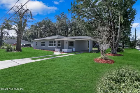 100 Husson Ave, Palatka, FL 32177