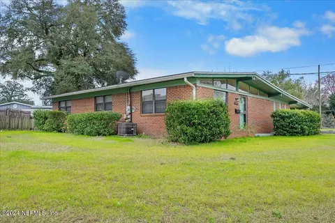 1051 Palisades Dr, Jacksonville, FL 32221