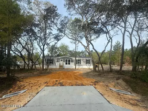 205 Dawn Ave, Interlachen, FL 32148