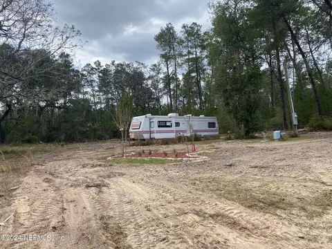 145 Romanshorn St, Interlachen, FL 32148