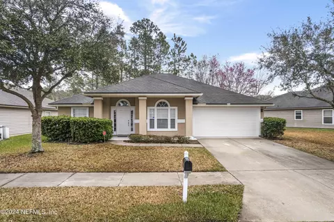 393 Sanwick Dr, Jacksonville, FL 32218