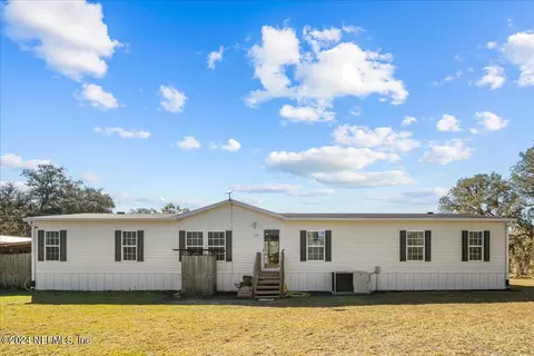 129 Woodland Ln, Hawthorne, FL 32640