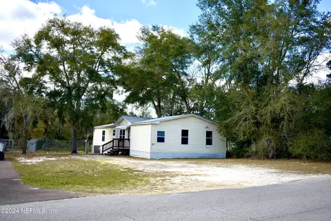 151 Reaves Ave, Interlachen, FL 32148