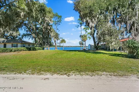 766 Lake Shore Ter, Interlachen, FL 32148