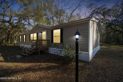 4945 Chester St, Hastings, FL 32145