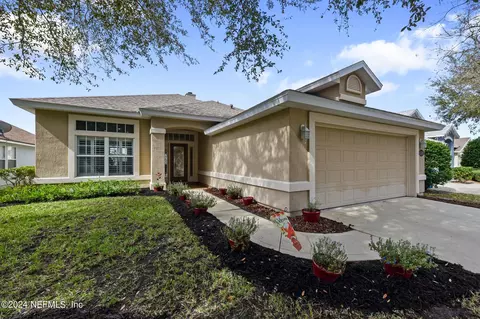 13798 Devan Lee Dr E, Jacksonville, FL 32226