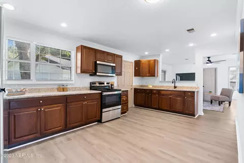 8089 Banville Dr, Jacksonville, FL 32210