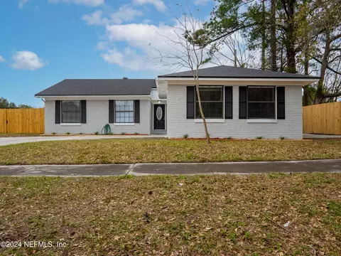 8327 Pointer Dr N, Jacksonville, FL 32221