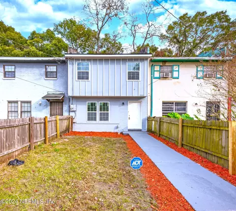 7011 Ken Knight Dr E, Jacksonville, FL 32209
