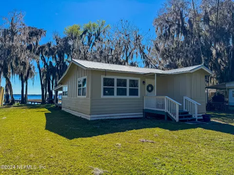 2300 SE 30th St, Melrose, FL 32666