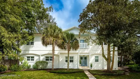 393 9th St, Atlantic Beach, FL 32233