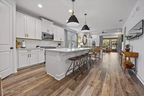 103 Pine Beach Dr, Saint Johns, FL 32259