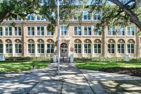 2525 College St #2302, Jacksonville, FL 32204