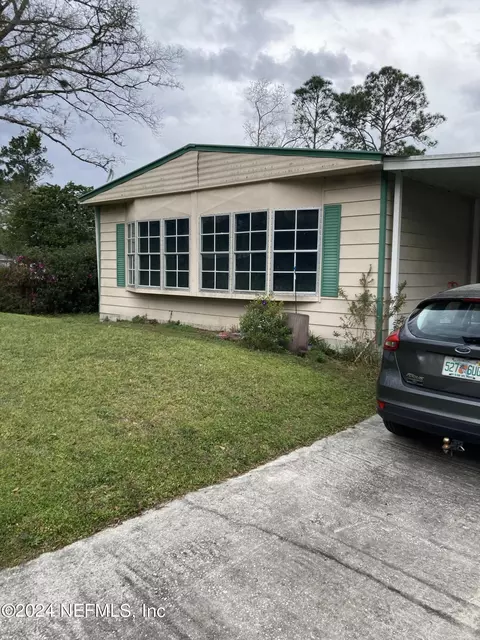 135 Waterway Ave, Satsuma, FL 32189