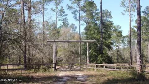 176 Fawn Trl, Palatka, FL 32177