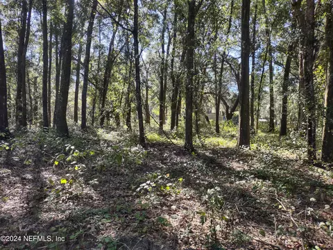 10 Fred St, Interlachen, FL 32148