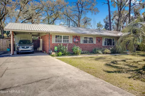 3009 Silver Lake Dr, Palatka, FL 32177