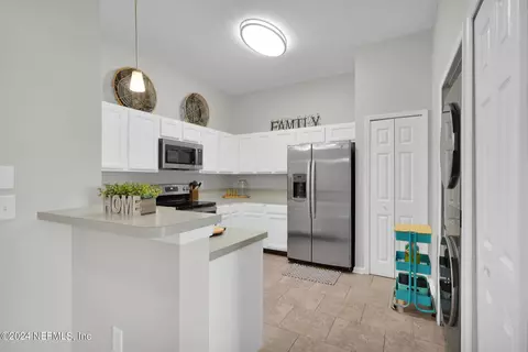 6063 Maggies Cir #102, Jacksonville, FL 32244